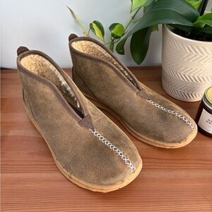 Like new! Danner Pilgrim Moc slipper booties